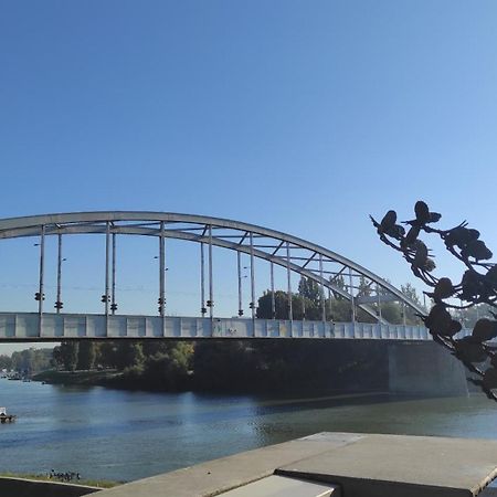 Hip Riverview Bestern Segedín Exteriér fotografie