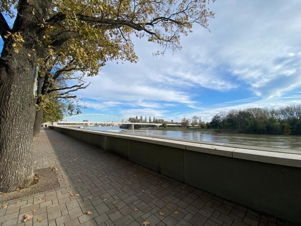 Hip Riverview Bestern Segedín Exteriér fotografie